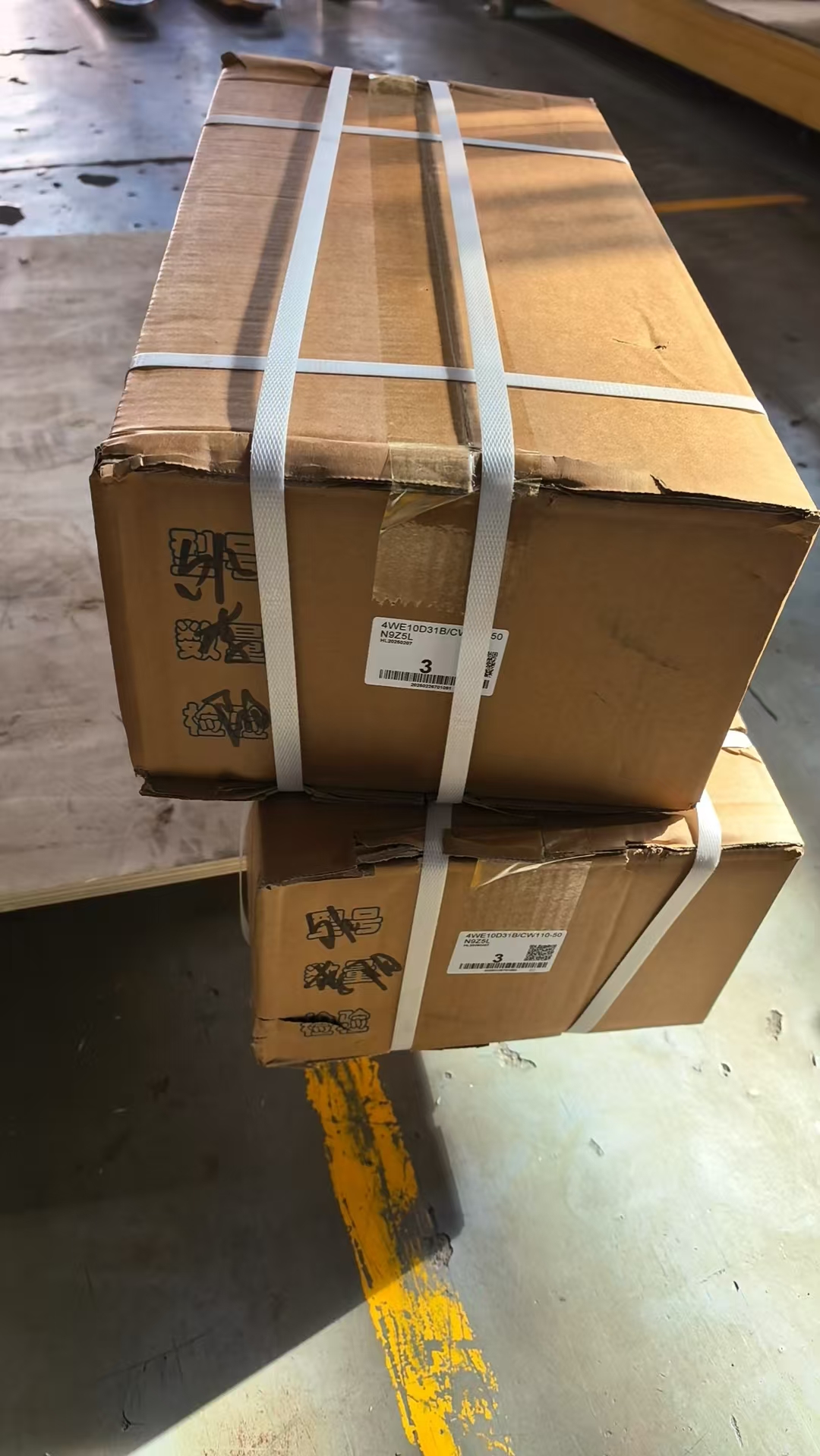 Aviso de envio de hoje-6pcs 4WE10D31B Válvulas direcionais